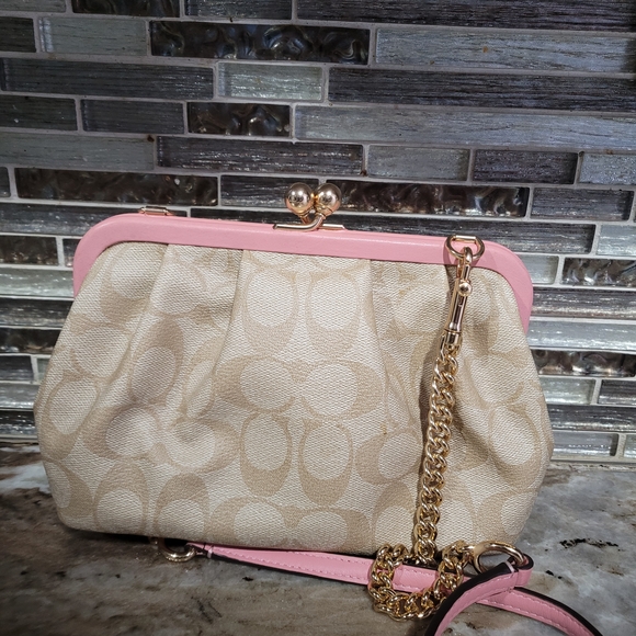 Coach Kiss lock Crossbody - Picture 3 of 6